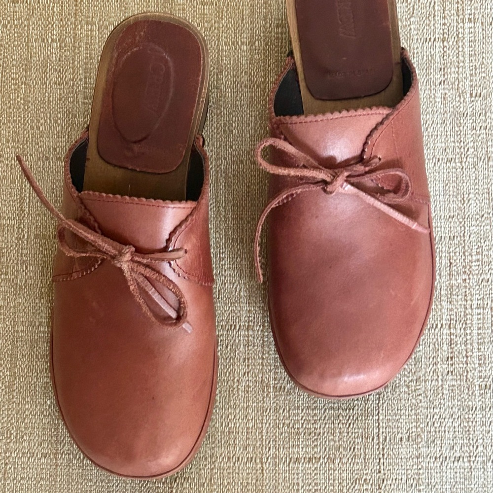 Vintage 70s-style J Crew Leather & Wood Clogs w/Bows Size 7 Women’s, Rust Brown